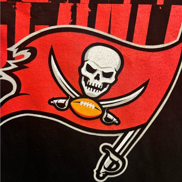 Tampa Bay Buccaneers  NFL Bucs Men’s XL X-Large Black Dual Sided Logo Shirt NWT - Picture 4 of 6